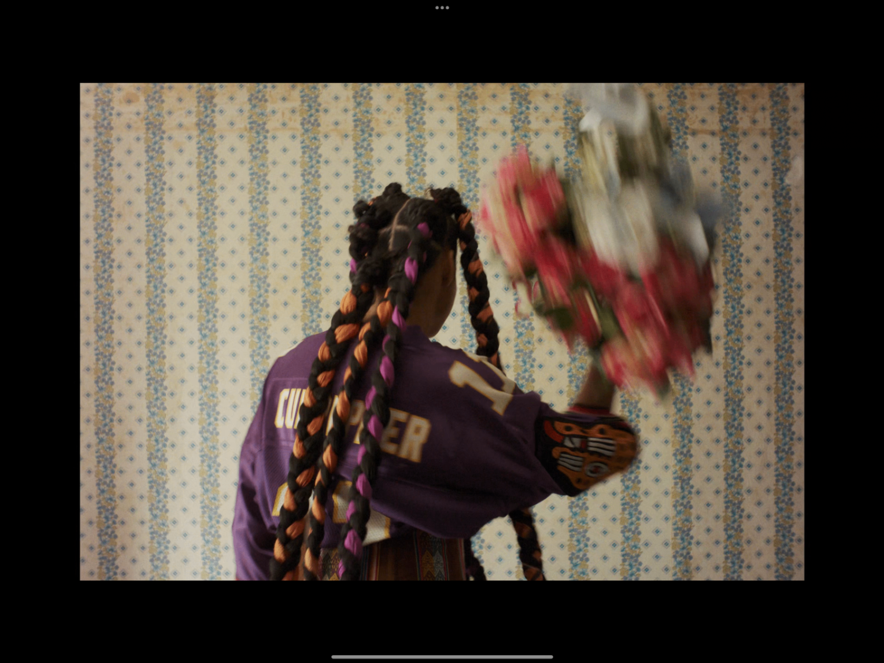 Temas — still 8