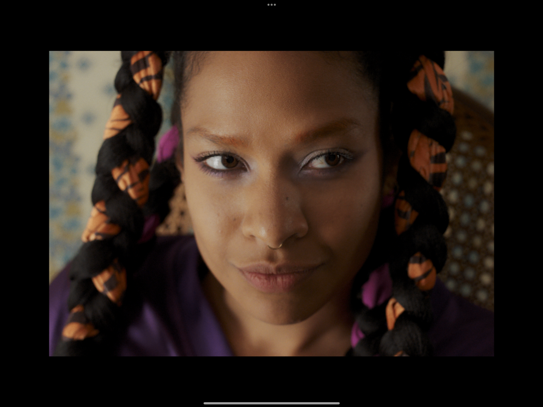 Temas — still 2